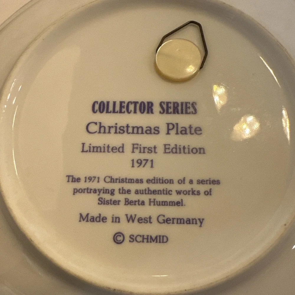 1971 Collector Series Christmas Plate by‎ Sister Berta Hummel